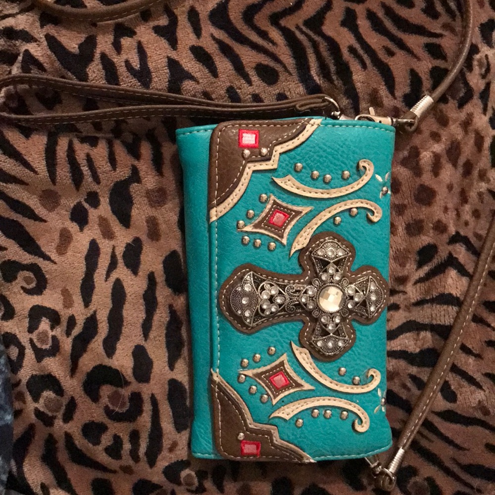 Chic trifold wristlet, purse, clutch, wallet! NWT